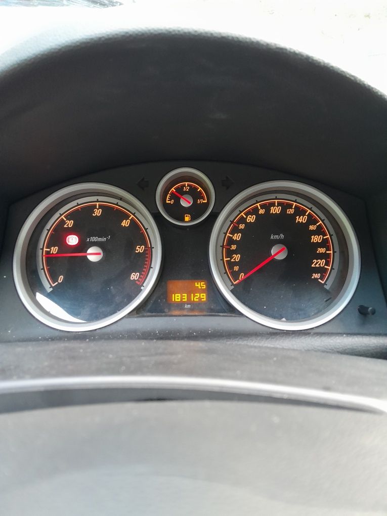 Opel Astra GTC 1.9 CDti 16v 150cv 2 lug 183.000kms 
Pintura nova, Bi X
