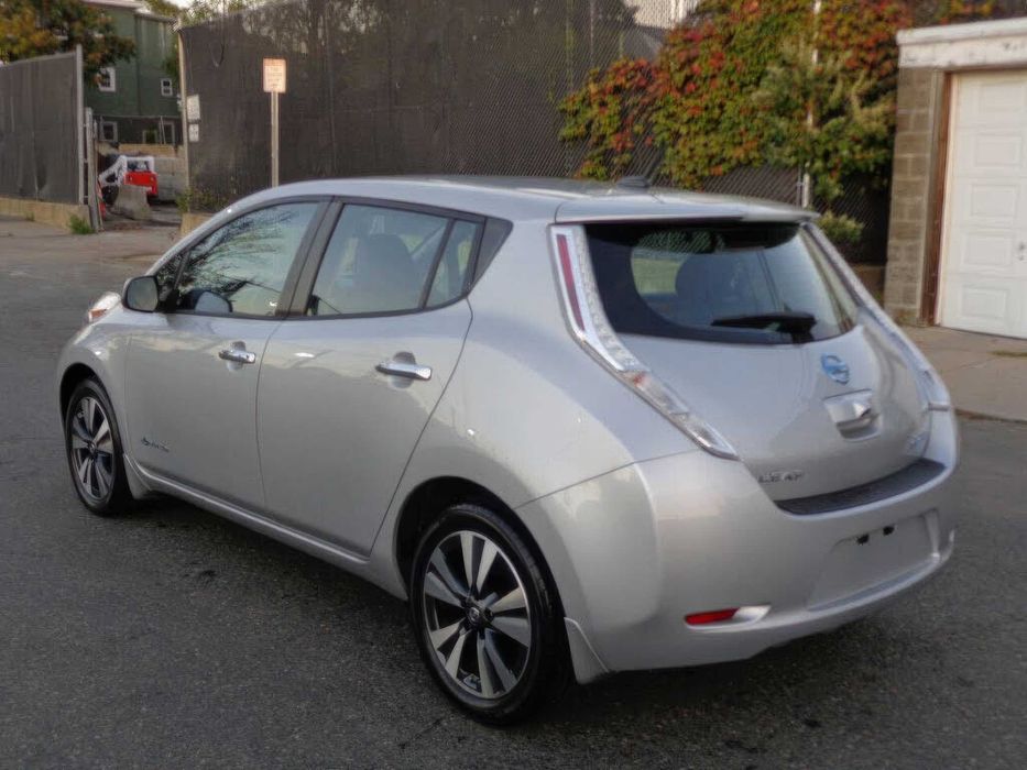 Nissan LEAF SL      2017