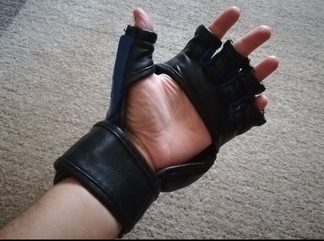 Перчатки для рукопашного боя Lev с открытыми пальцами