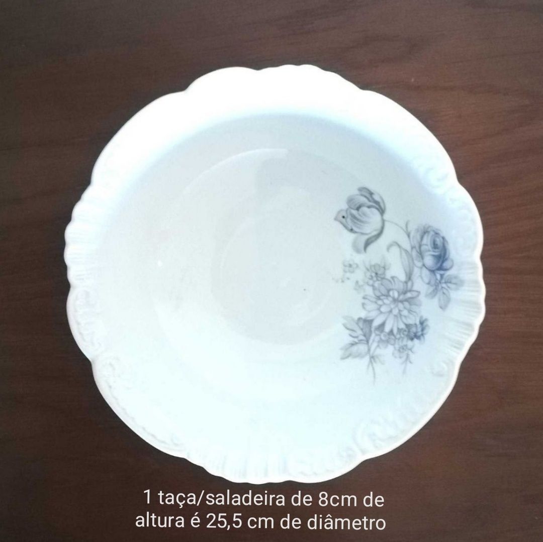 Conjunto de 8 pratos e 1 saladeira vintage