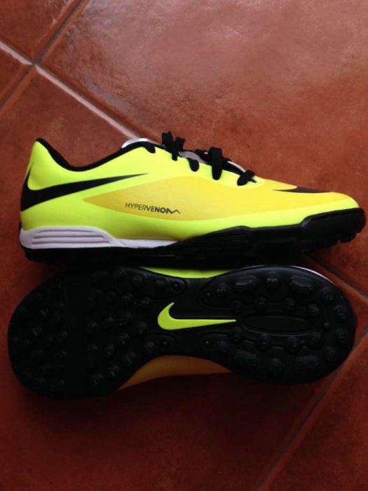 Chuteiras Nike novas