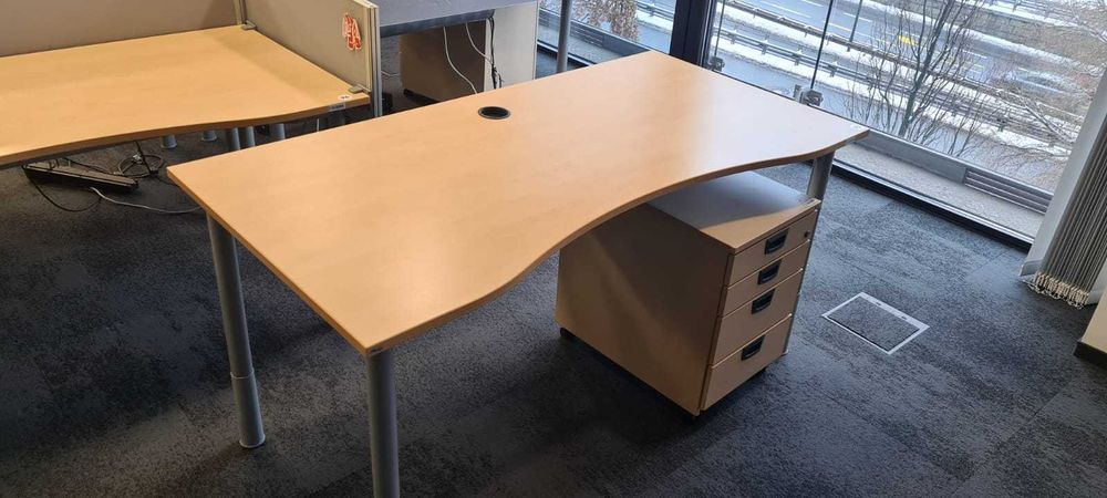 Biurko KINNARPS 160x80x90 brzoza biurka Kinnarps do biur domu