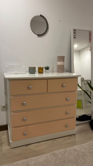 Cómoda  madeira branca e rosa