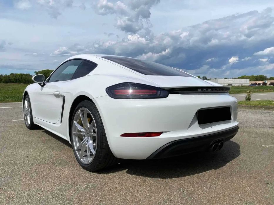 Porsche Cayman      2018