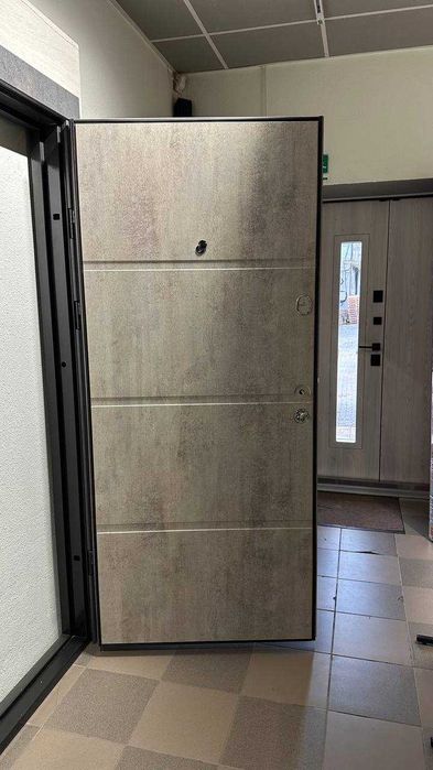 Вхідні двері в квартиру РОЗПРОДАЖ!