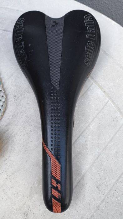 Selim praticamente novos.