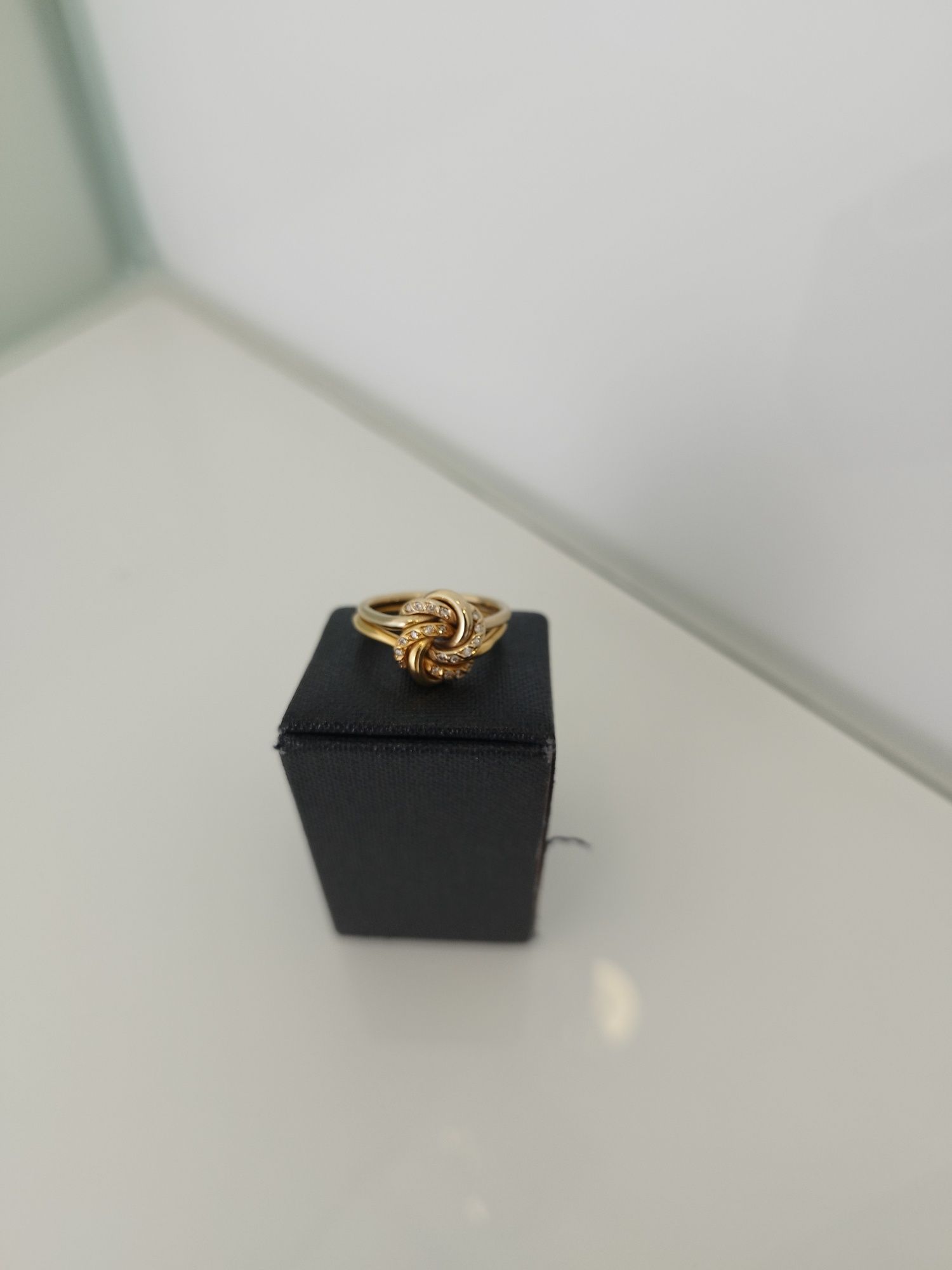 Anel com brilhantes bicolor em ouro de 19,2kt