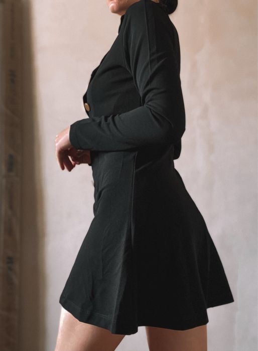 Коротка чорна  сукня жакет