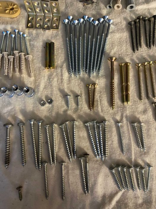 Kołki rozporowe,wkręty,