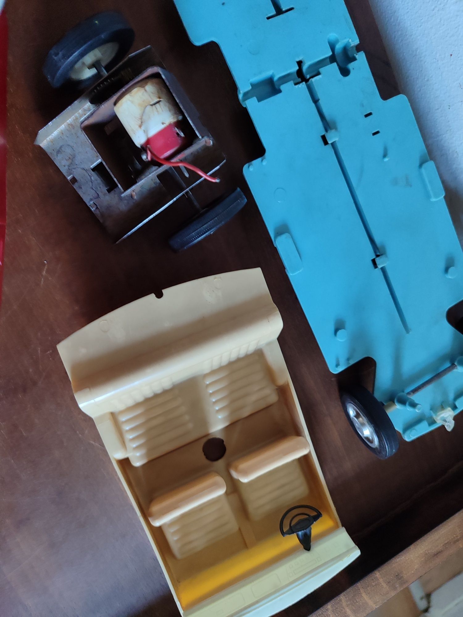 Zabawka duży fiat 125 p Sinol