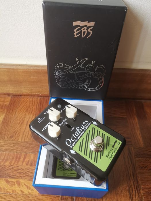EBS Octabass Blue Label
Pedal octaver para baixo.