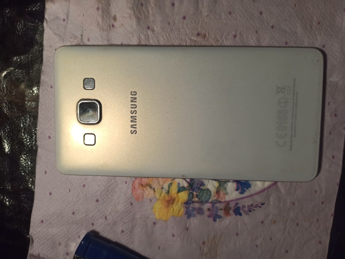 Sprzedam dwa telefony samsung A i Nokia