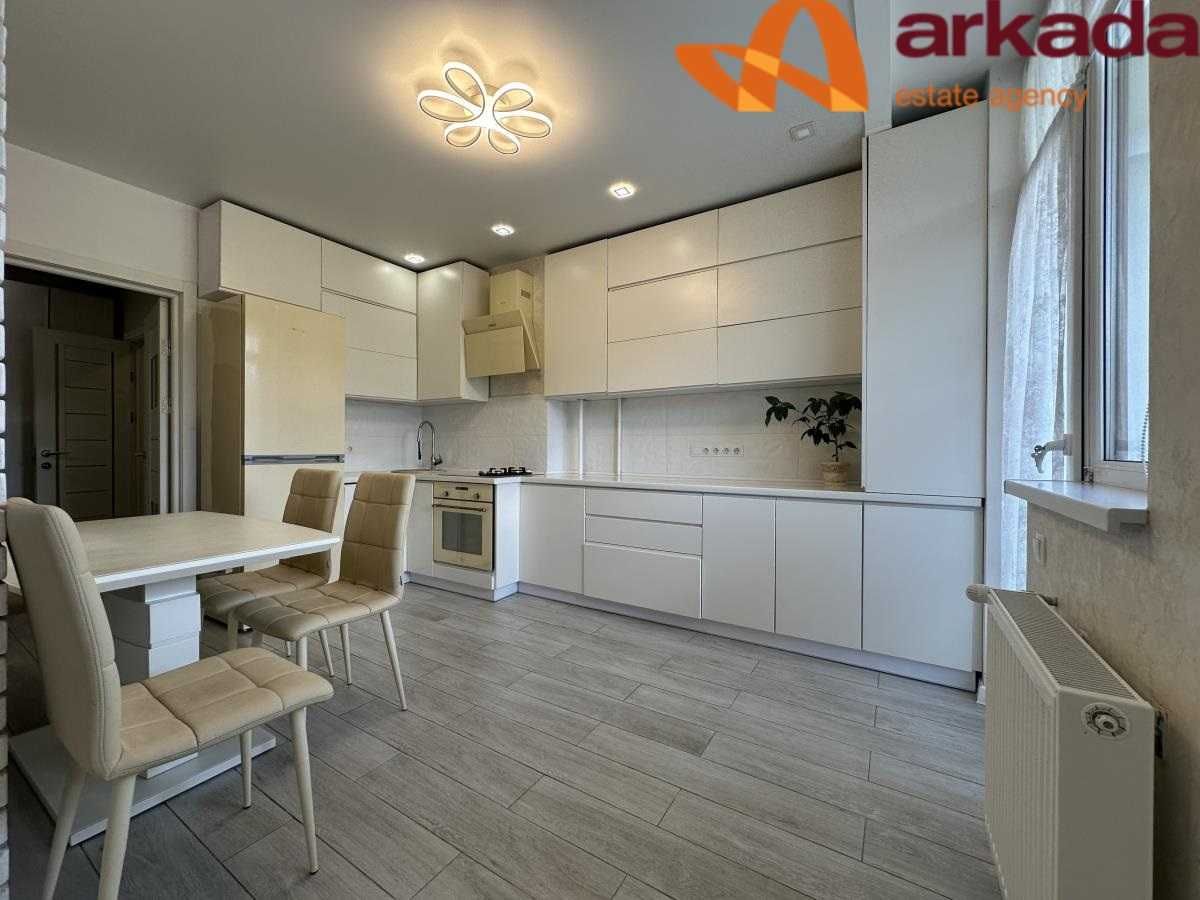 Продам однокімнатну квартиру в центрі курортного Яремче ЖК Скеля. 48м2