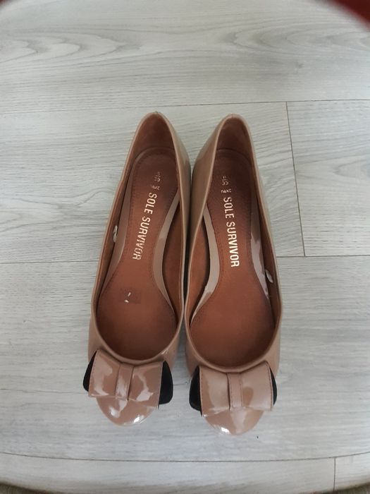 Eleganckie baleriny na delikatnym koturnie