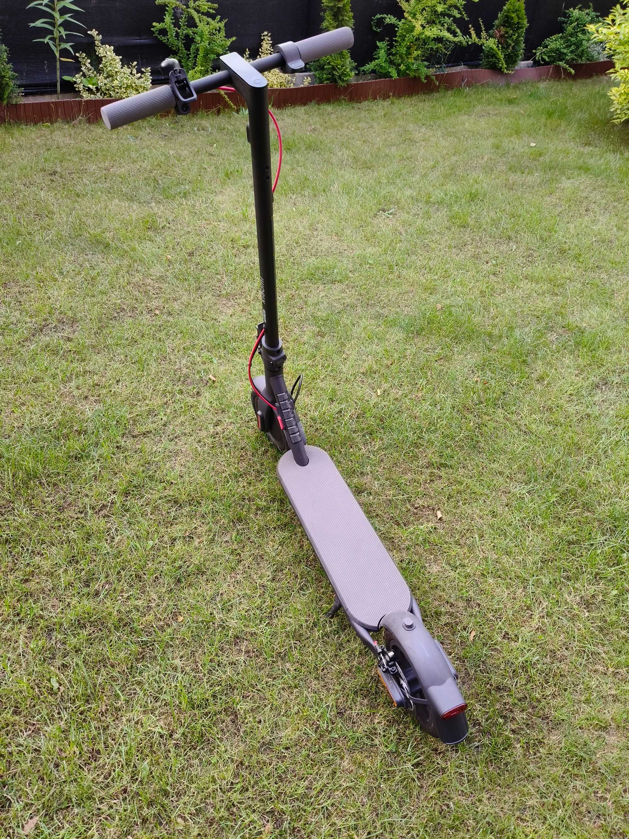 Hulajnoga elektryczna XIAOMI Scooter 4 NE 35km