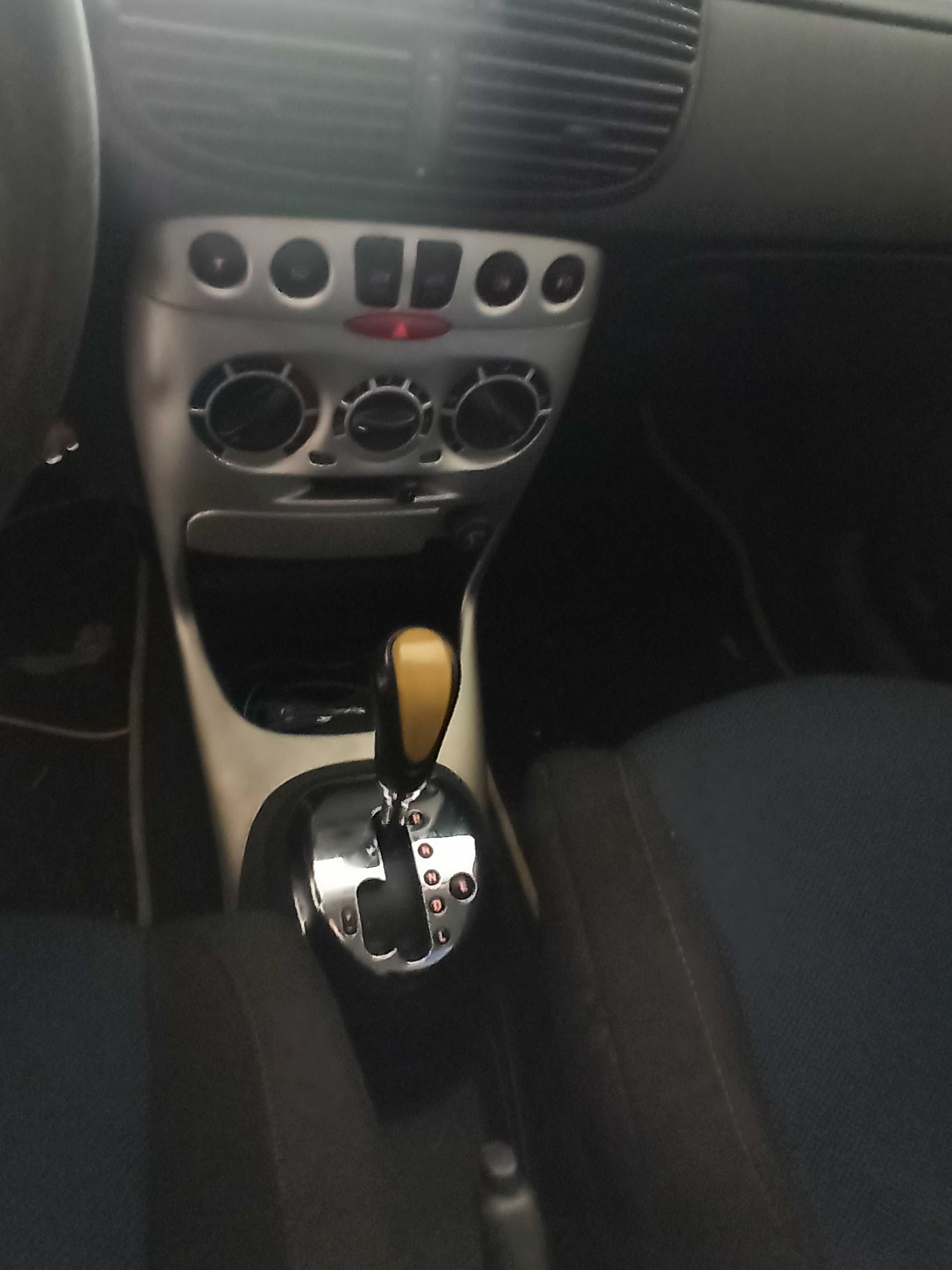 Vendo carro Fiat punto automático a gasolina