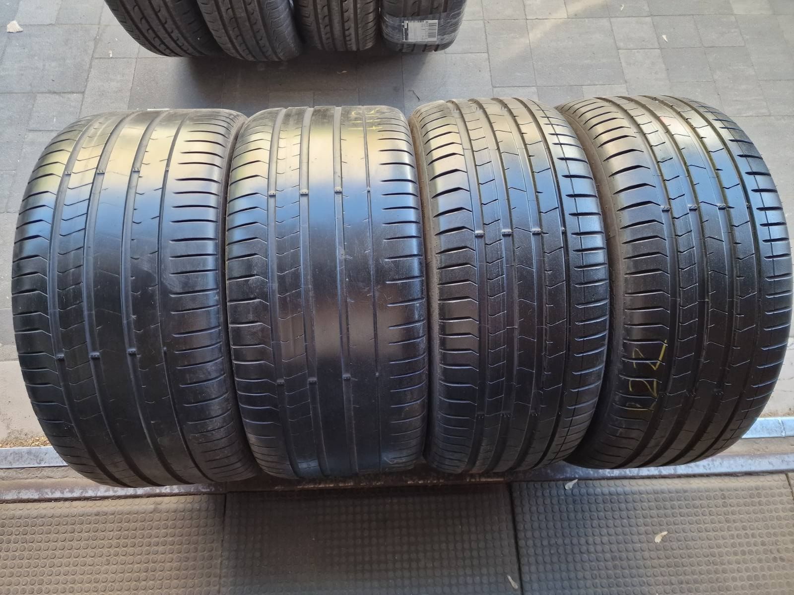 Летняя резина 275/35 R22 315/30 R22 Pirelli Pzero Runflat
