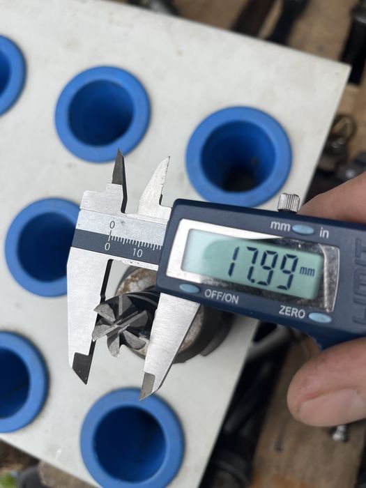 Uchwyt, Oprawka frezarska SK40 ø18 z frezem walcowo-czołowym DIN 69871