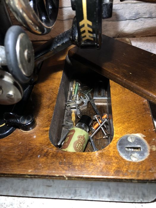 Maszyna do szycia Husqvarna 1943 rok Antyk