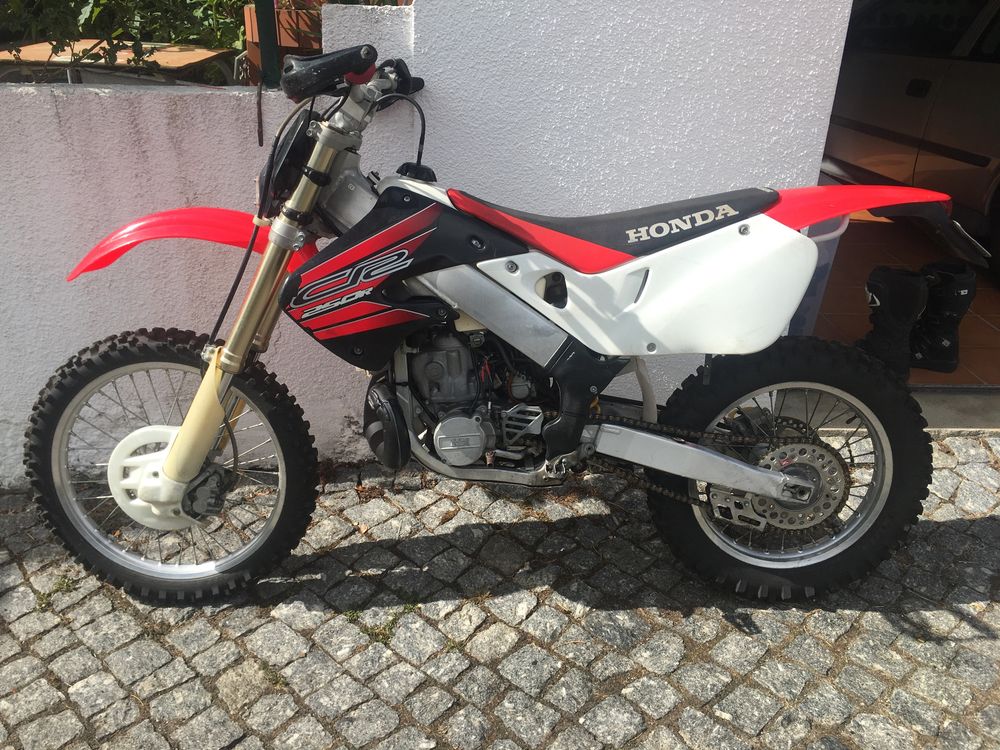 Honda CR250 2T de 1999 com matricula e luz