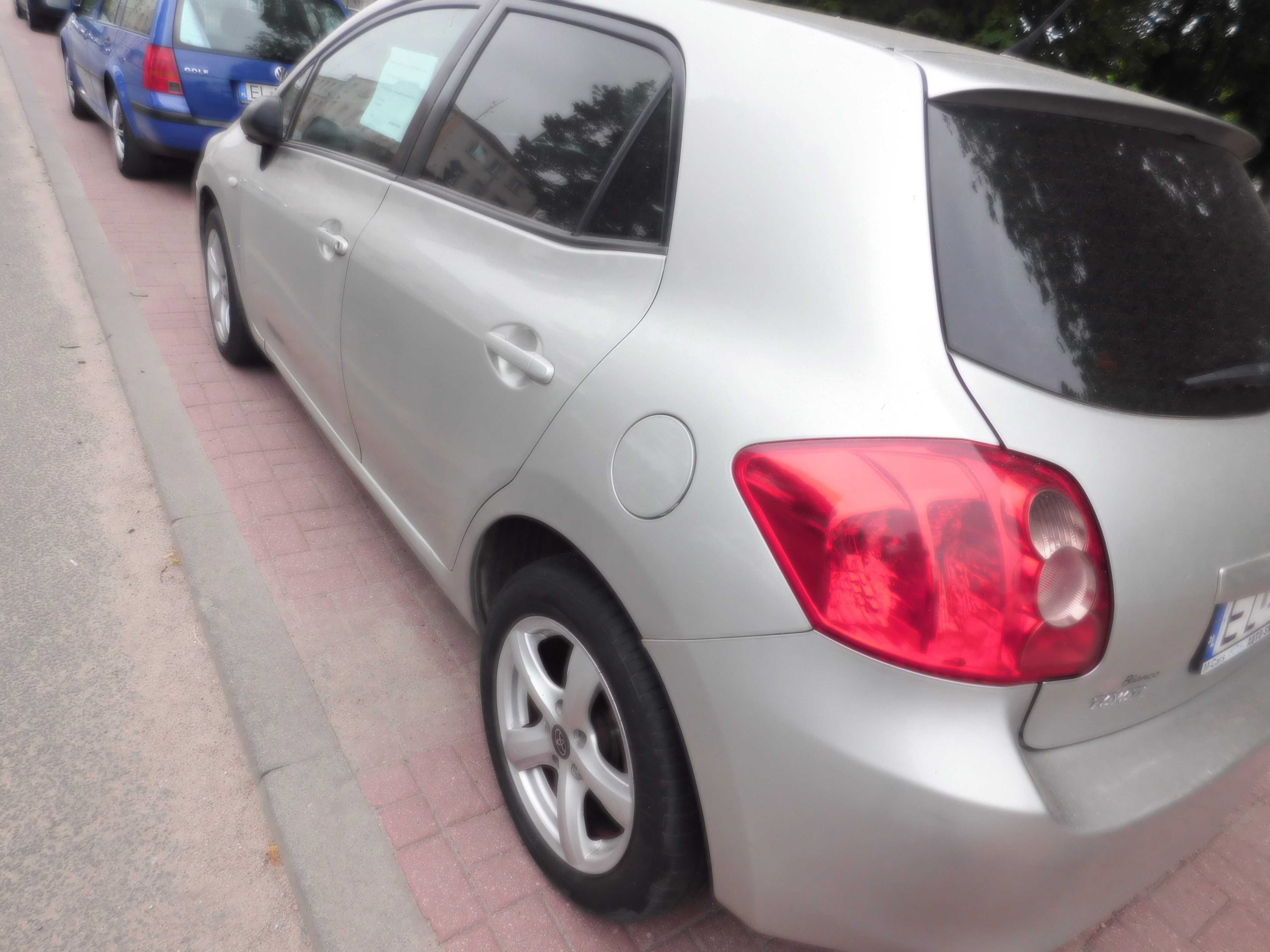 Sprzedam toyotę auris