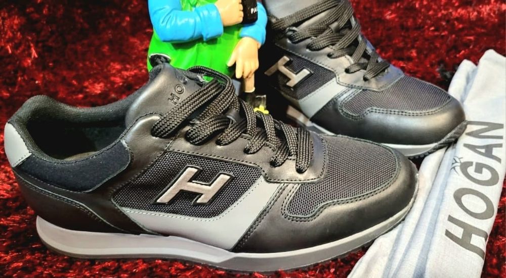 Sapatilhas HOGAN. vários tamanhos. 230€