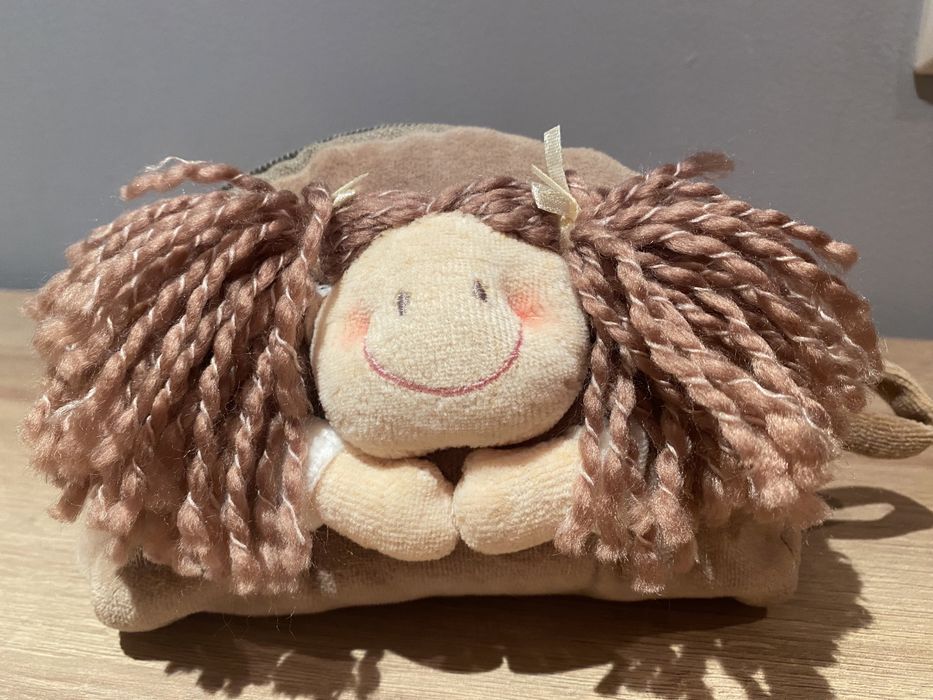 Bolsa para maquilhagem com boneca