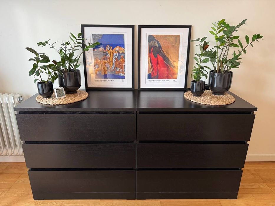 Cómoda preta com 3 gavetas