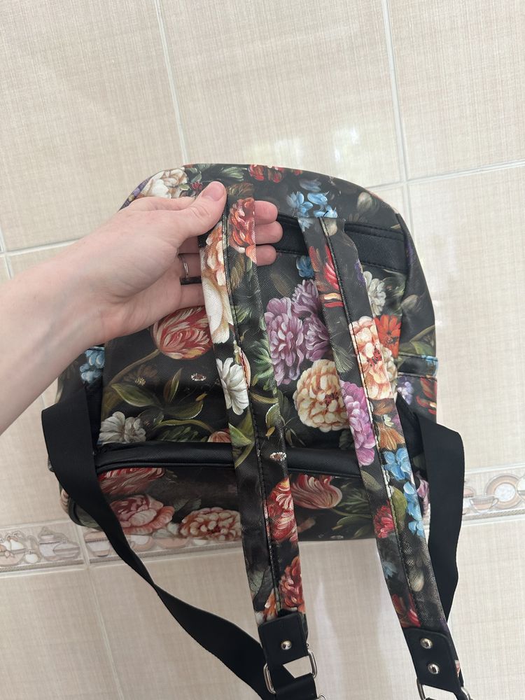 Рюкзак в квітковий принт