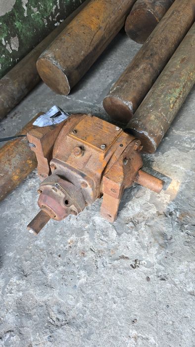 Кругляк метал. Металічні болванки.