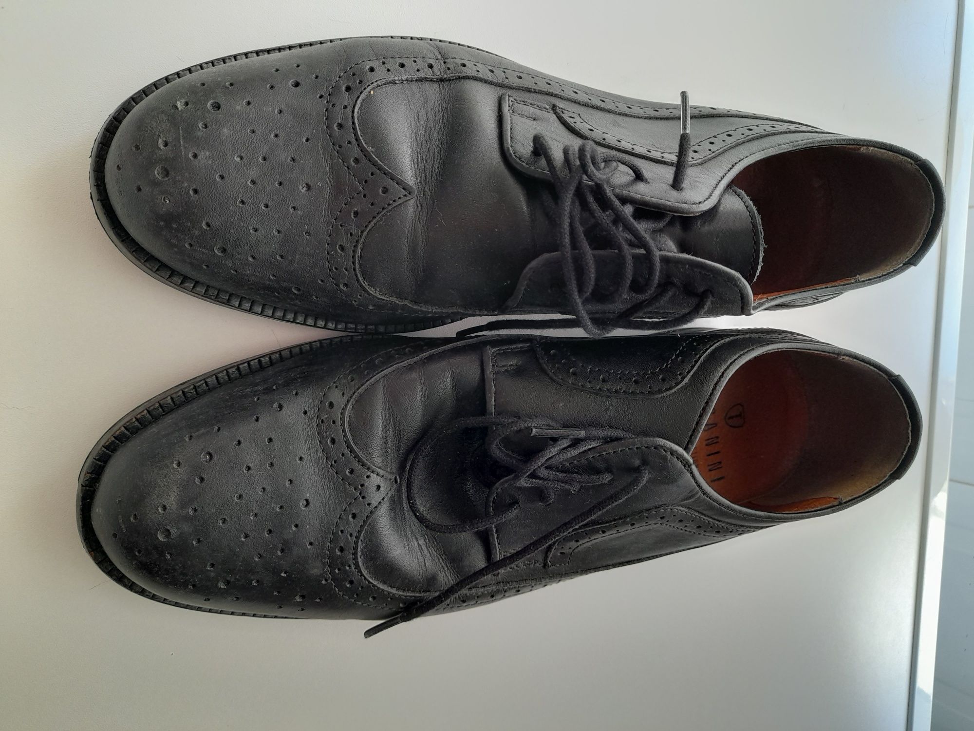 Sapatos de homem n. 41