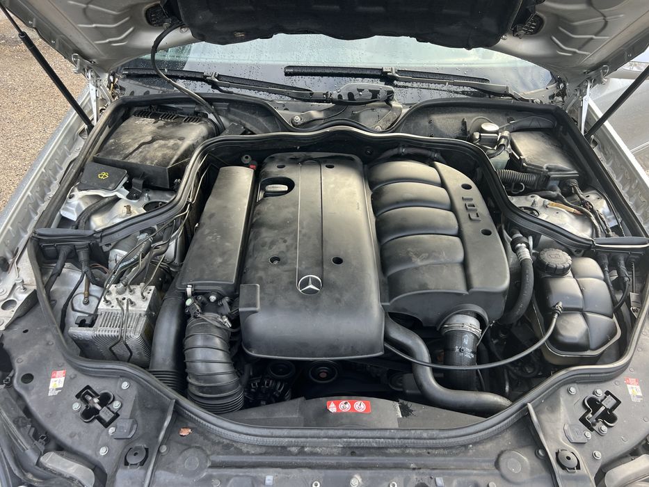 135 € 84 meses E220  ,CX AUT, T/A ,150 CV , Estimada