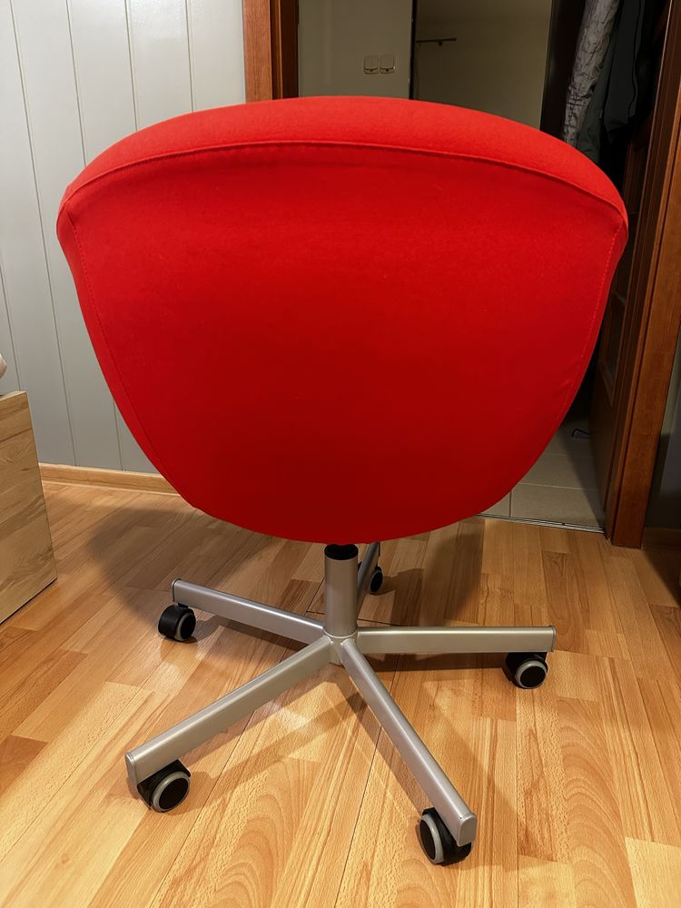 Krzesło obrotowe Ikea Skruvsta czerwony