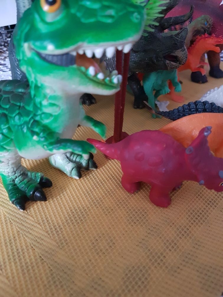 Dinozaury zabawki dla dzieci