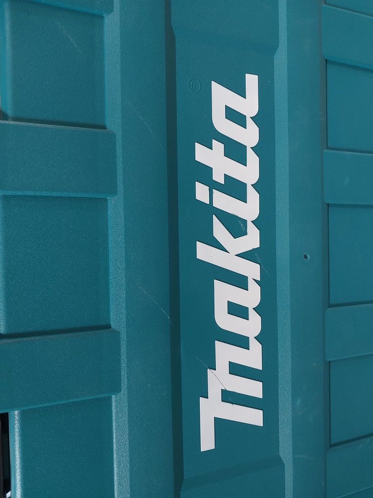 Młot udarowy 1510W 18.6J makita Hm1213C SDS MAX AVT