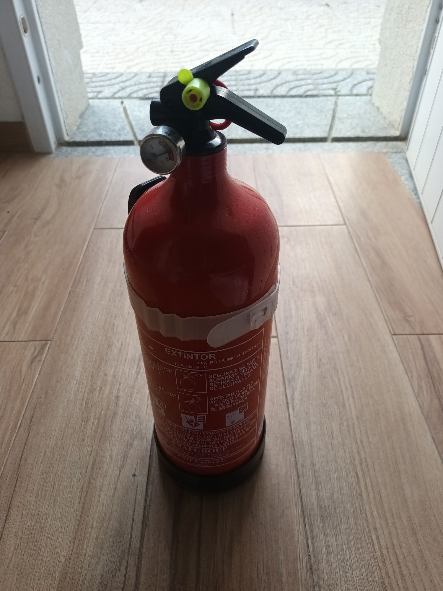 Extintor pó químico 2 kg expirado em março