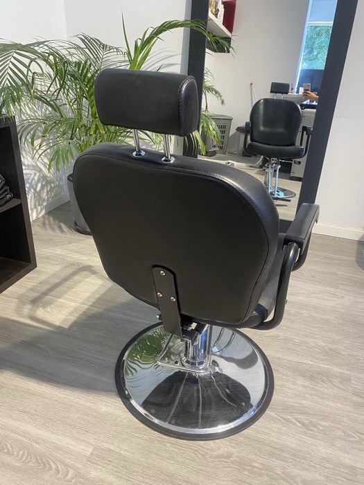 Rampa de lavagem de cabeleiro e cadeira de barbeiro