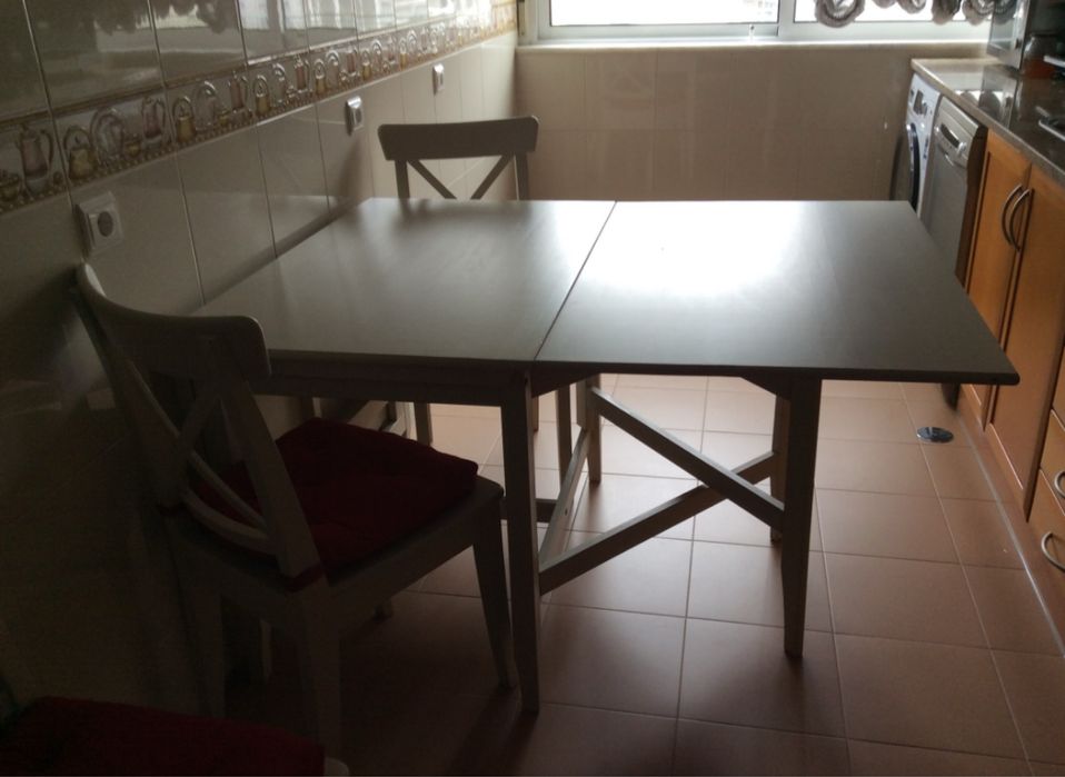 Mesa IKEA pinho maciço