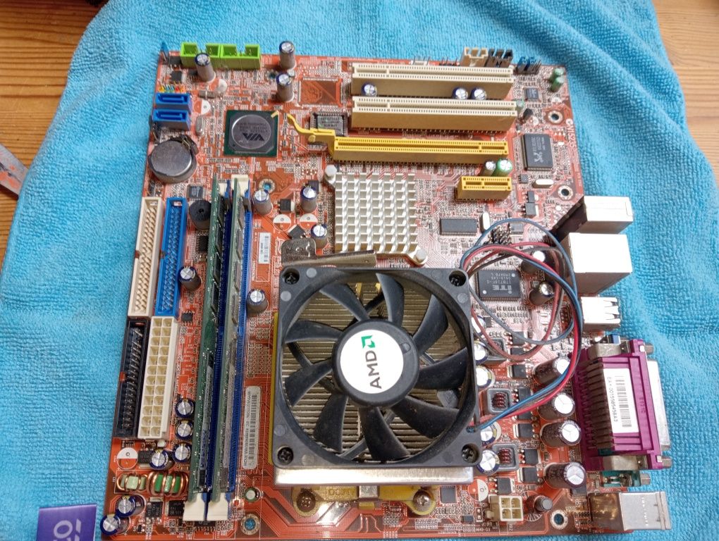 Płyta główna Micro ATX Foxconn K8M890M2MA-RS2H