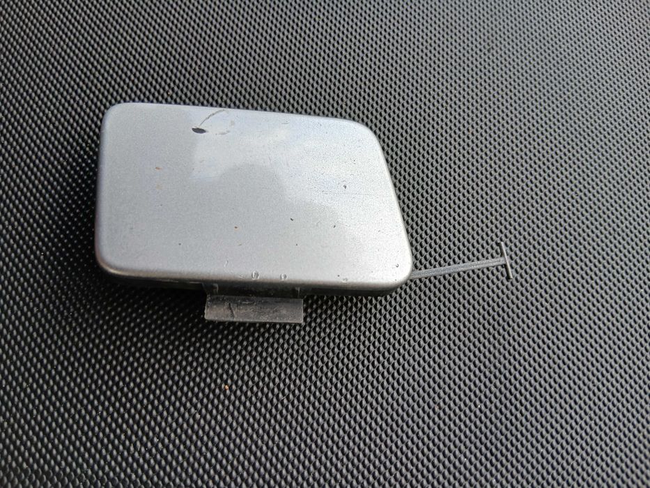 LY7W Audi A4 B6 zaślepka haka holowniczego zderzaka