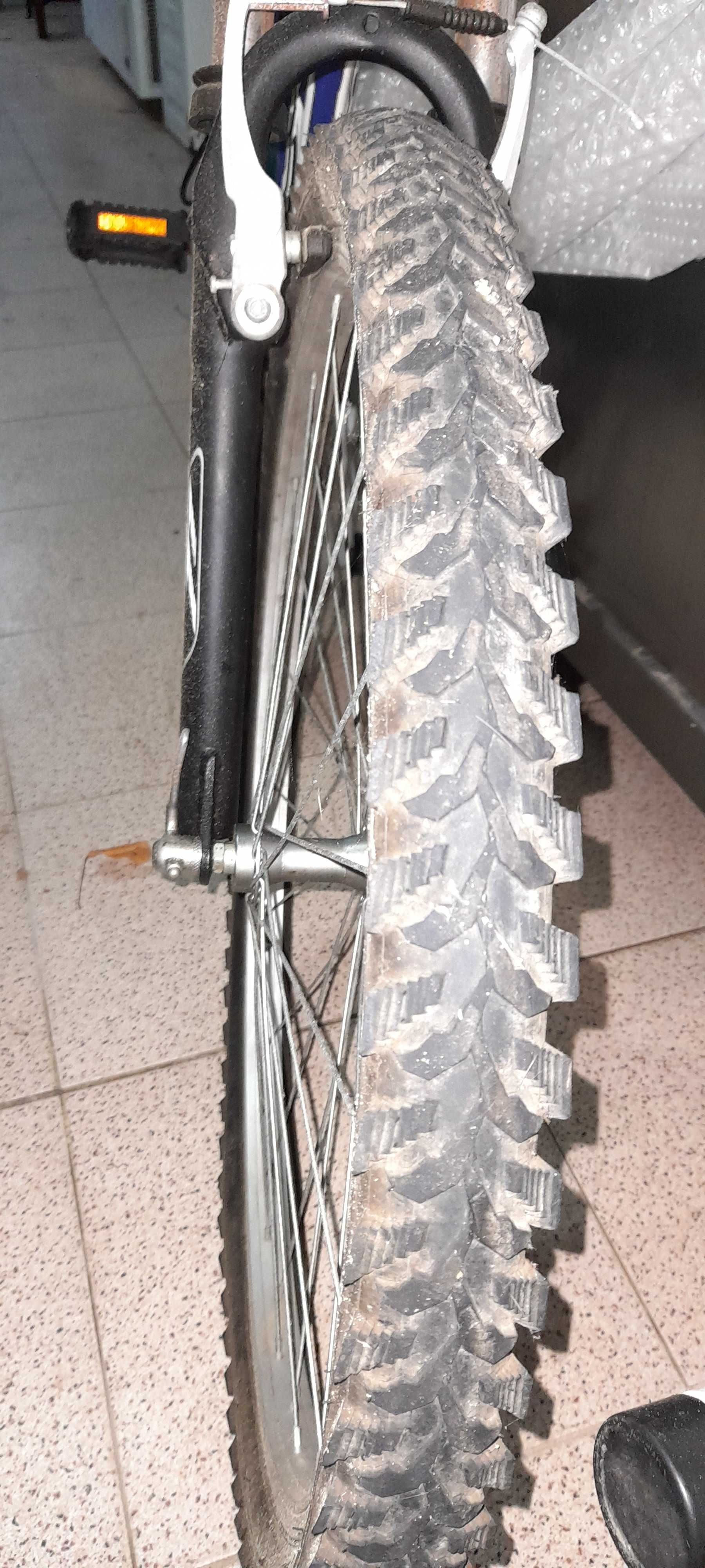 Bicicleta BTT de homem,  bem conservada