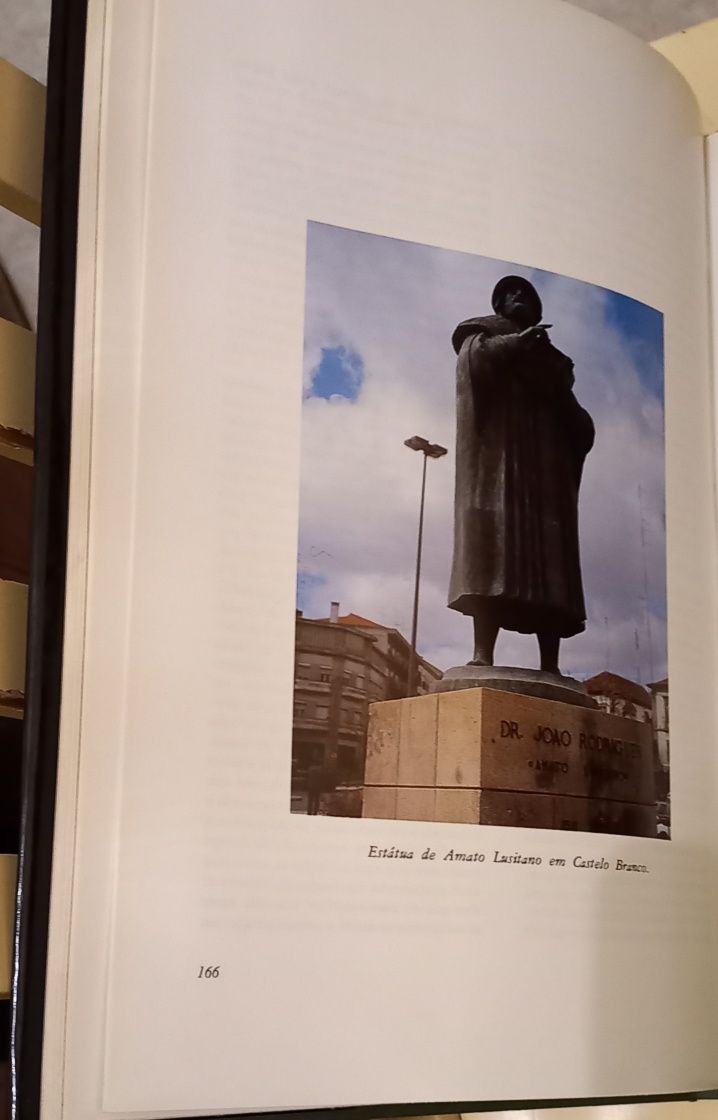 Livro " Médicos escritores portugueses" PORTES GRÁTIS.