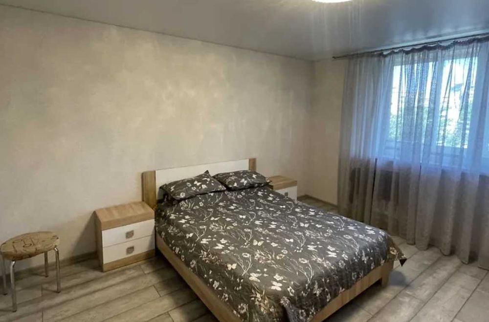 Сдам 3-х ком квартиру посуточно в Одессе по улице Жолио Кюри 64