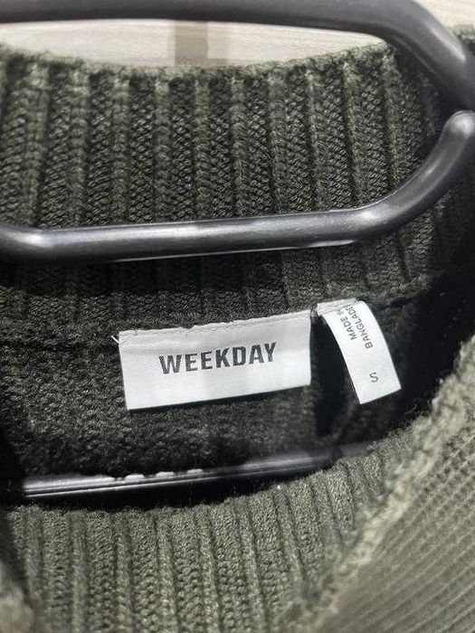 Светр в'язаний прямого крою під шию темно зелений хакі Weekday