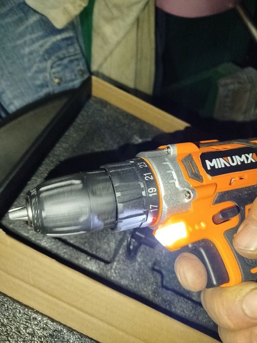 Шуруповерт новий 20V