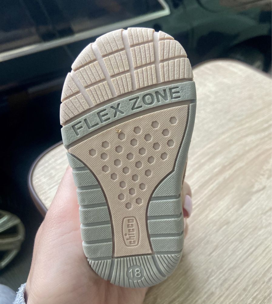 Дитяче взуття chicco flex zone