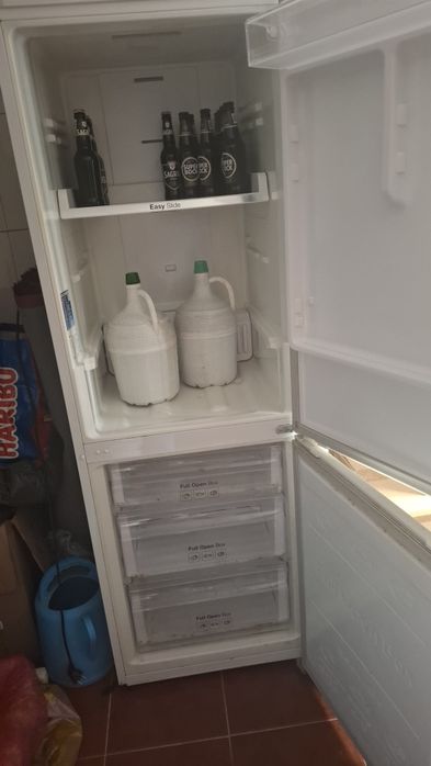 Frigorífico combinado Samsung RB29FSRN DWW usado
Vendo porque adquiri