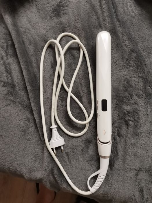 Різні плойки для догляду за волоссям