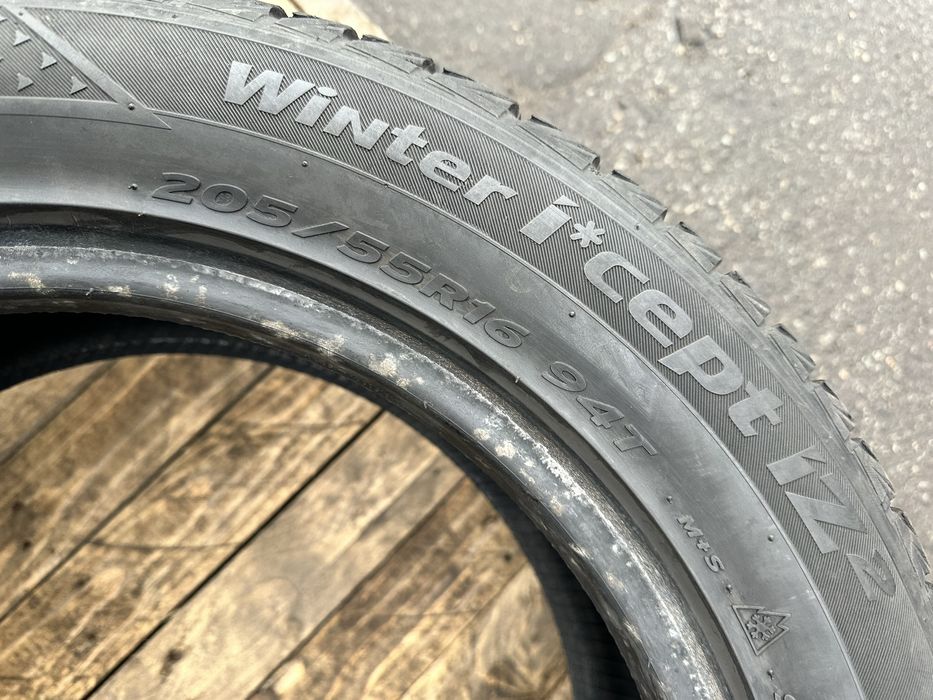Шини 205 55 16 94T XL Hankook Winter I*Zept IZ2 пара