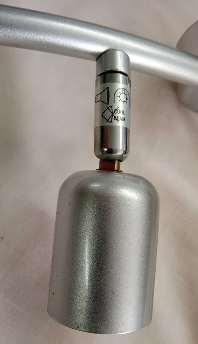 Candeeiro de teto, com 4 lâmpadas, por 10€